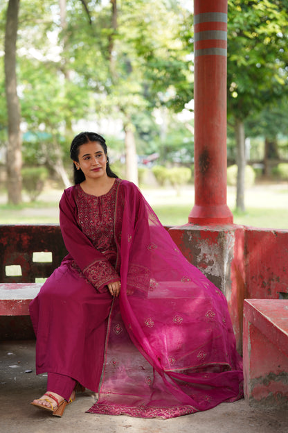 Maganda pink Embroidered 3 pc